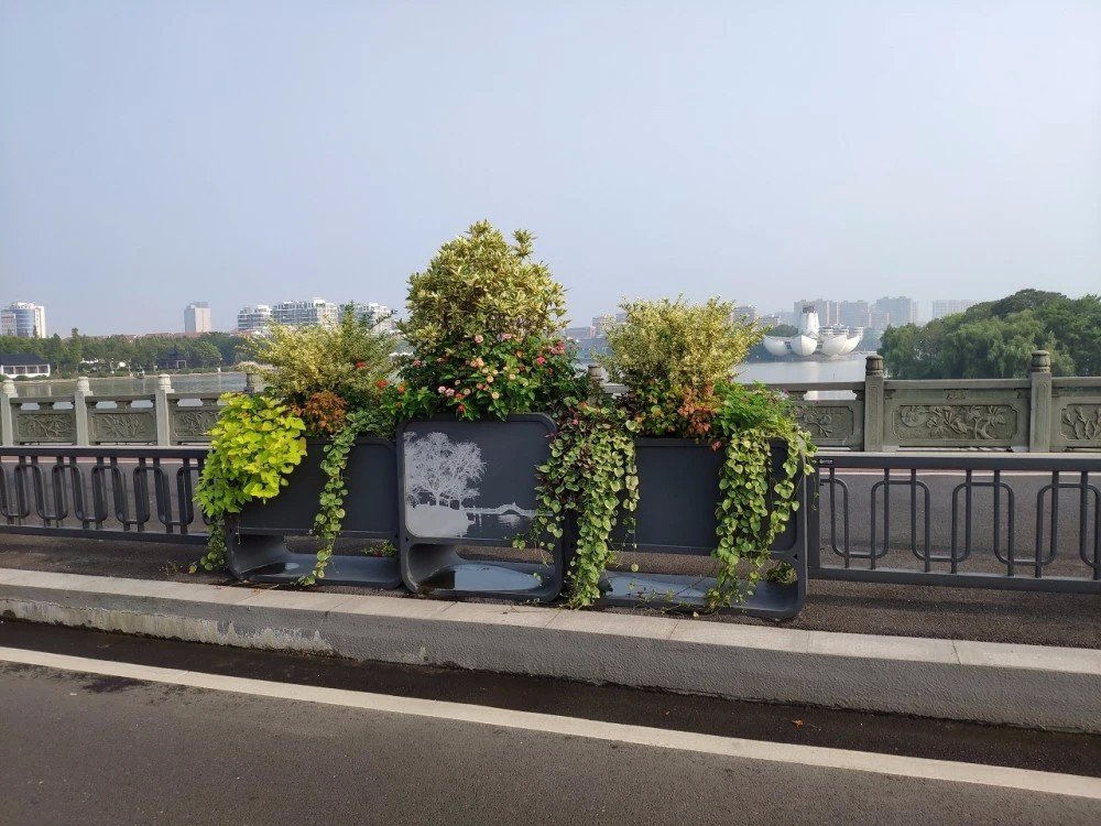 1712892577106199.jpg 花箱